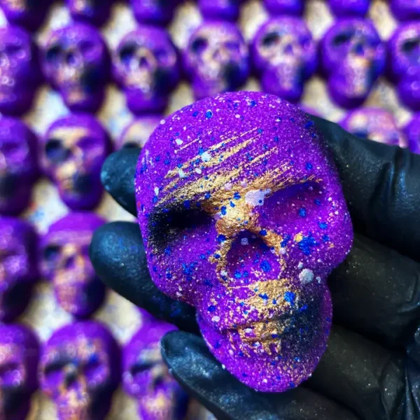 Magic Violet Skull Bath Bomb – Vibrant Fizz & Floral Essence - Image 3